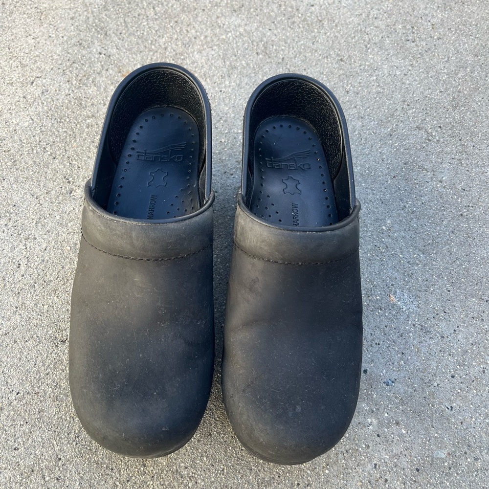 Black Dansko Clogs - 37 Narrow